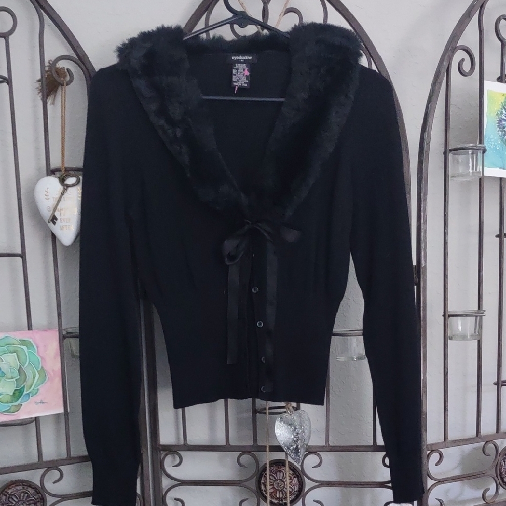 Light Weight Black Long sleeve Top with Faux Fur Collar